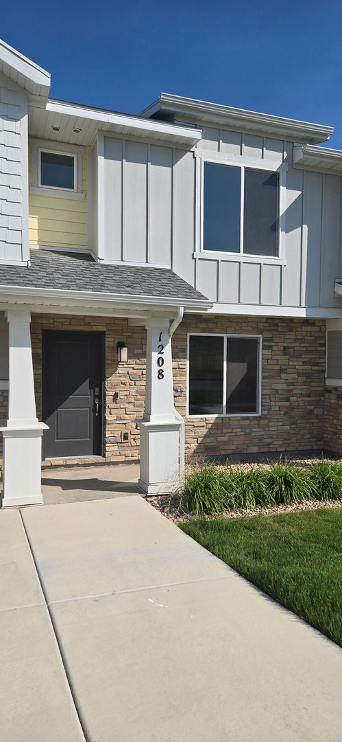 Building Photo - 1208 Summit Ridge Pkwy