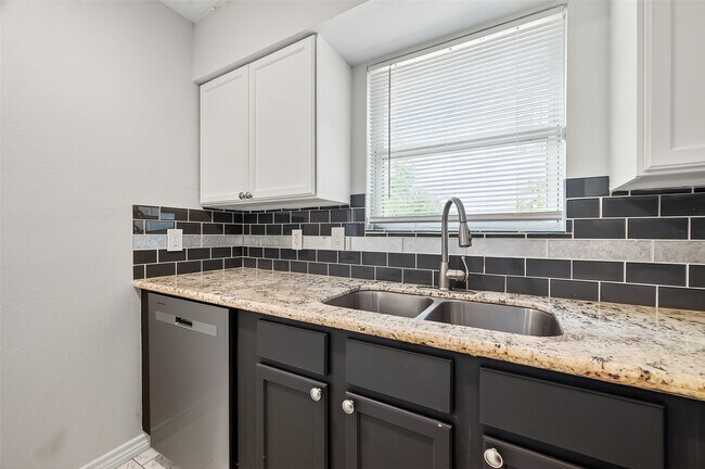 Building Photo - 5635 Belarbor St