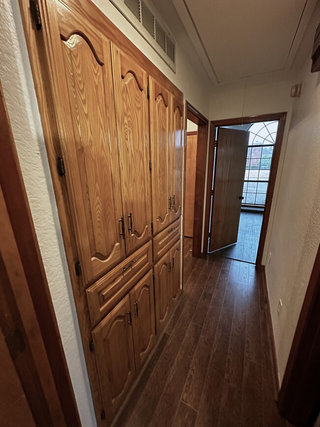 Linen Closet - 4617 Normandy Lane