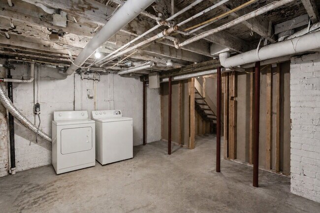Building Photo - 204 Chittenden Ave