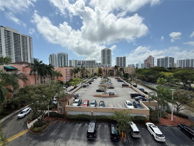 Building Photo - 19701 E Country Club Dr