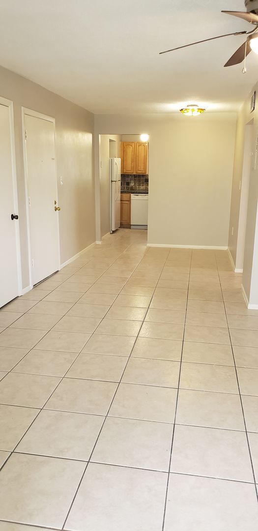 Building Photo - Cozy 2nd floor condo by Lake Underhill