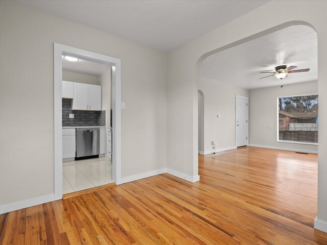Building Photo - Remodeled Midtown Bungalow