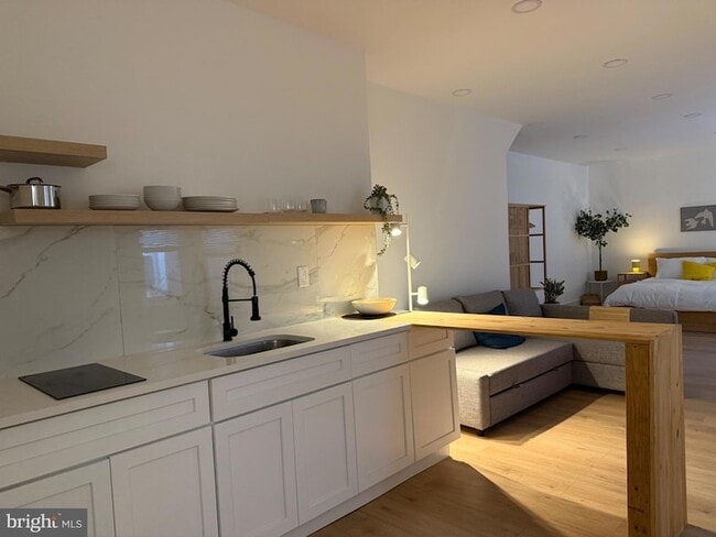 Building Photo - 114 S 58th St