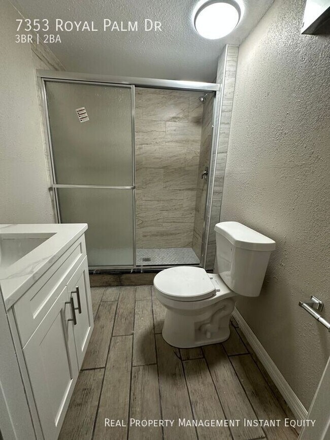 Building Photo - 7353 Royal Palm Dr