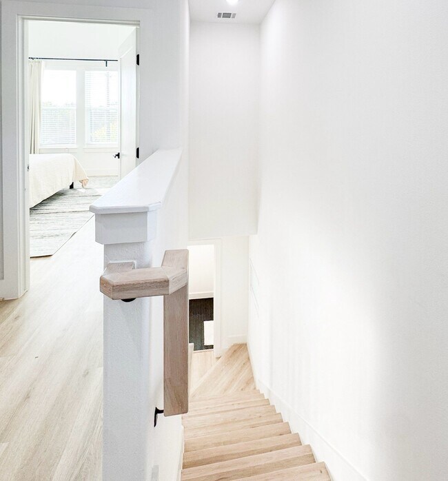 Building Photo - 2706 Cochran St