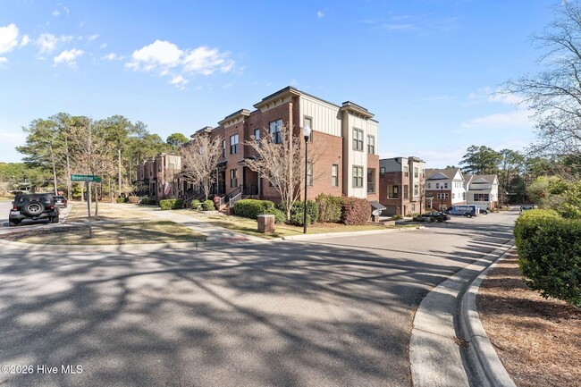 Building Photo - 12 Brownstone Ln