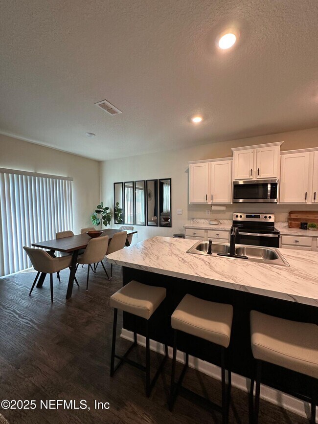 Building Photo - 2062 Garrison Wy