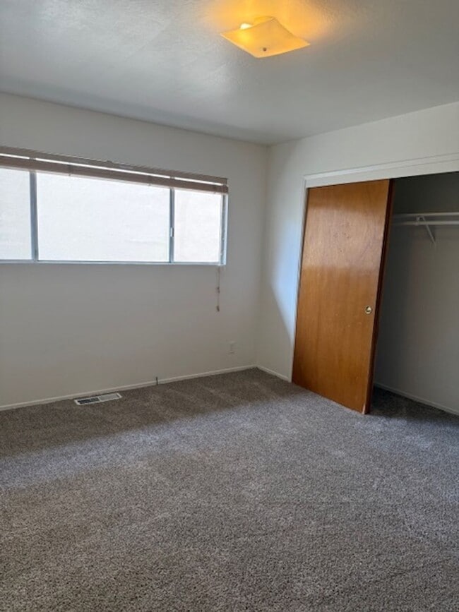 Building Photo - Large Three bedroom two bath home walking distance to downtown Monterey, DLI, MIIS and the Warf