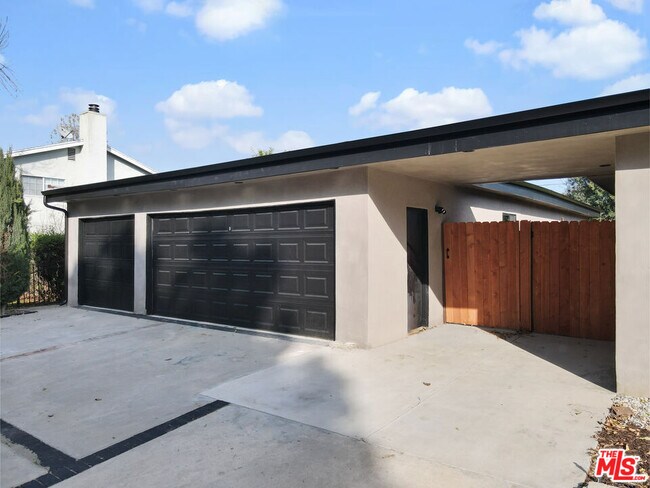 Building Photo - 6236 Sale Ave