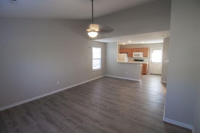 Building Photo - 1326 Godas