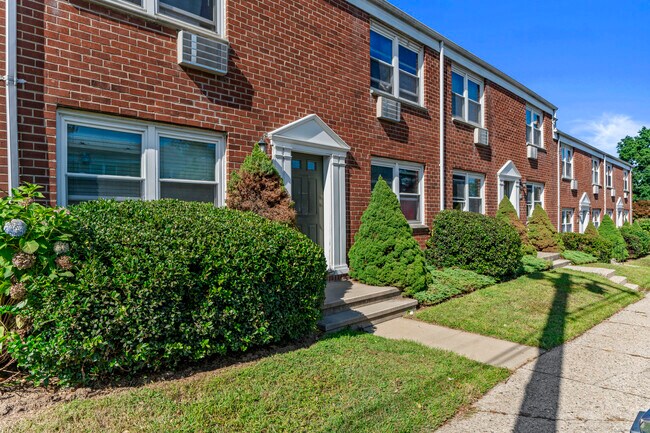 Building Photo - 18 Hamilton Ct