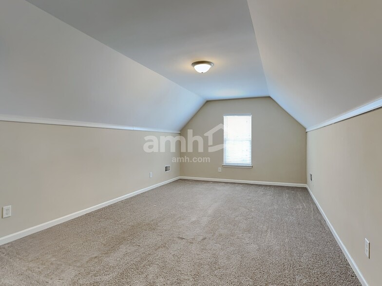 Building Photo - 714 W Parris Ave