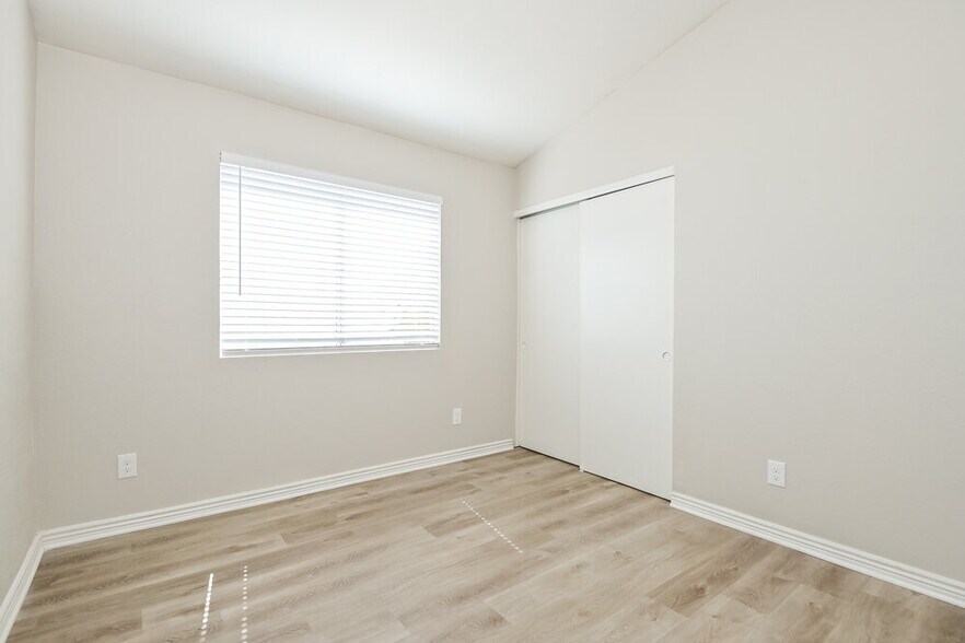 Building Photo - 2571 W Blaine Ct