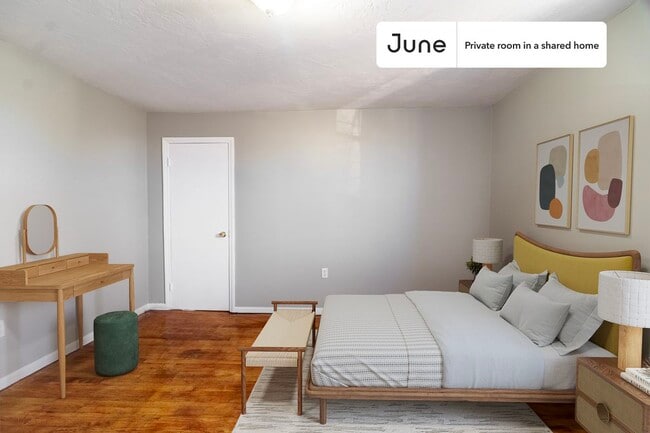 Building Photo - 14 Bacon St