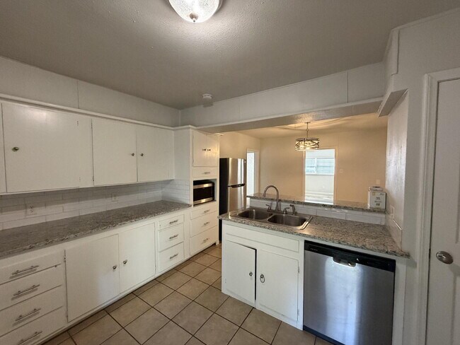 Building Photo - Move in Now or this Summer 2026! Charming 3-bedroom, 2-bath home just minutes from Texas Tech!