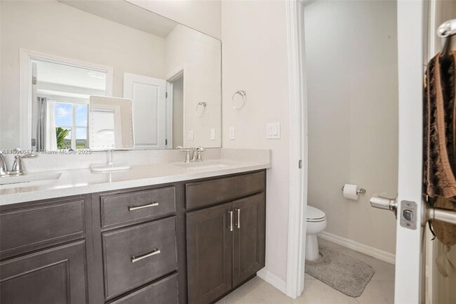 Building Photo - 4154 Greenway Dr