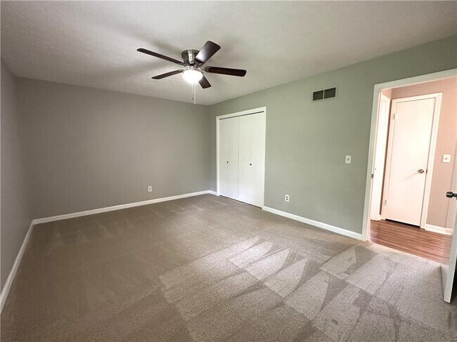 Building Photo - 3559 Ulster Ln NE