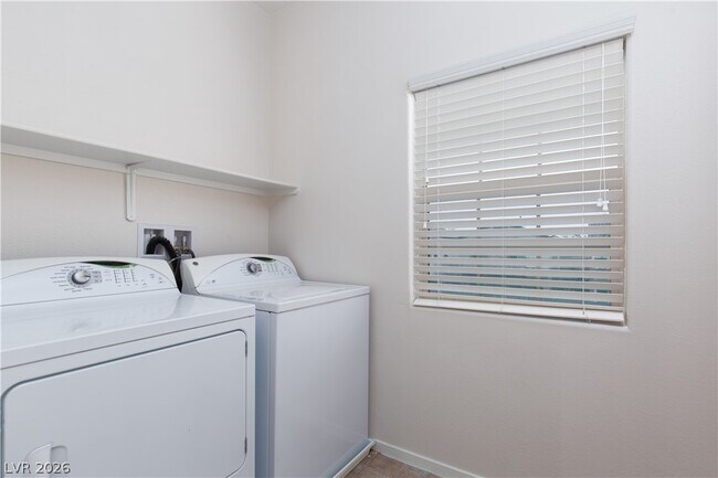 Building Photo - 2875 Rough Green St