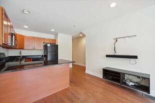 Building Photo - 1705 Arlington St