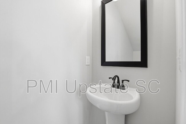 Building Photo - 107 Virginia Ave