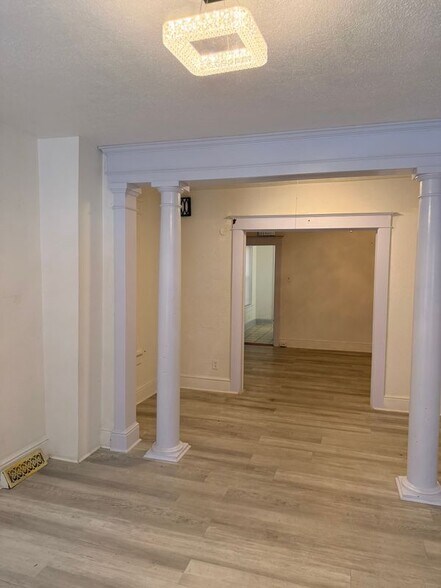 Building Photo - 310 E College Ave