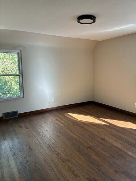 Building Photo - 4015 Gibsonia Rd