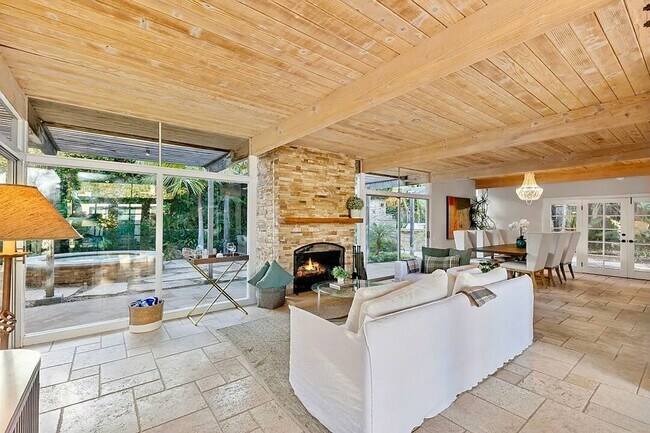 Building Photo - 6241 Frondosa Dr