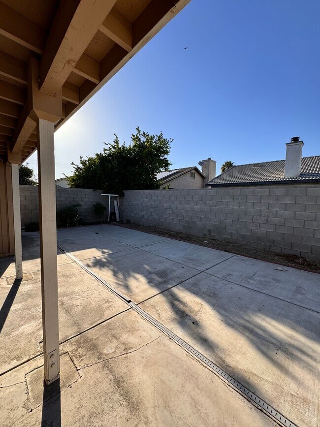 Building Photo - SW Home 3bed 2bath + office space $2250rent/deposit