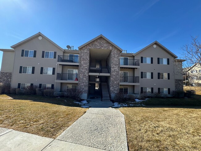 Building Photo - Ground level 3 bedroom 2 bath in Lehi!