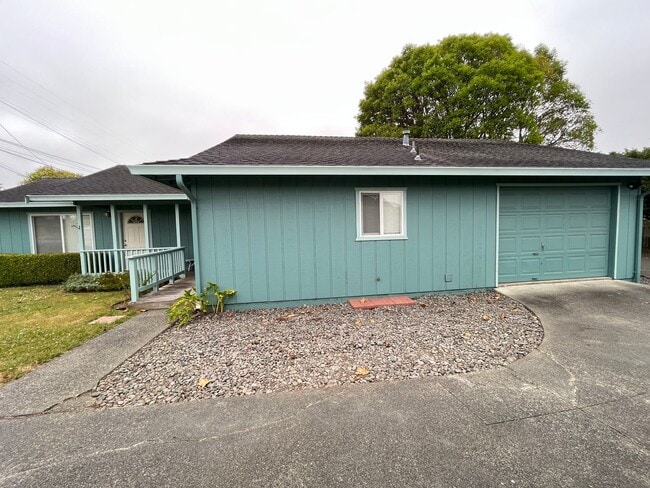 Building Photo - 3361 Edgewood Rd