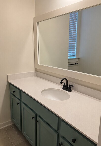 Building Photo - 121 Summer Tanager Dr