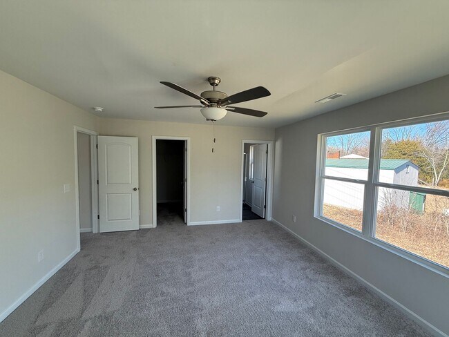 Building Photo - Three bedroom, 2.5 bath townhome in Whitsett