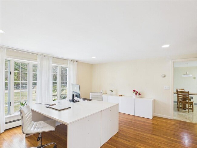 Building Photo - 449 Love Ln