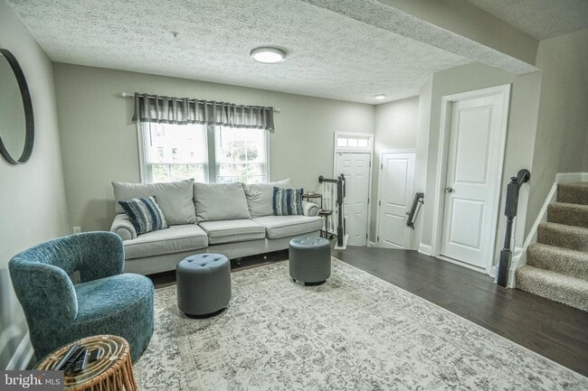 Building Photo - Townhome Chestnut Cove