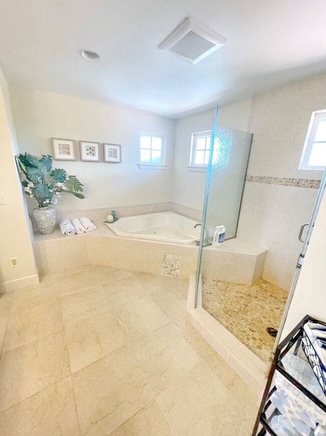 Building Photo - Tastefully Furnished and Exquisite 4 Bed/3 Bath in Hokulani Golf Villas with Ocean Views & Amenit...