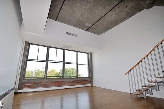 Building Photo - 156 Porter St