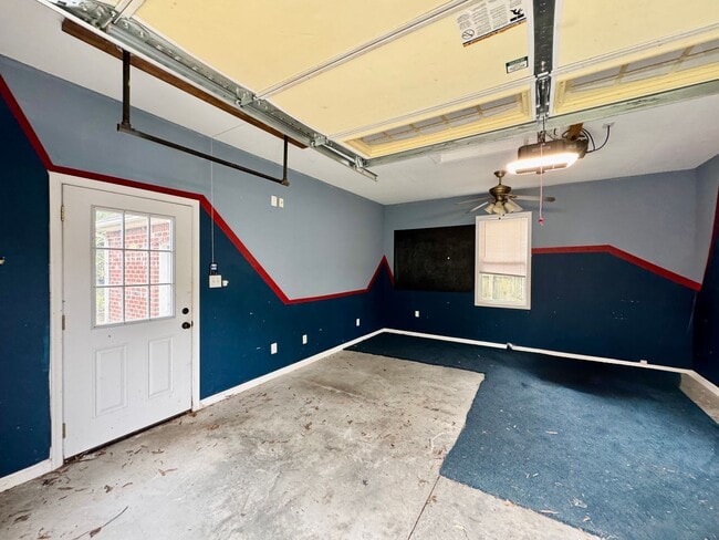 Building Photo - Quaint 3 bedroom/2 bath home