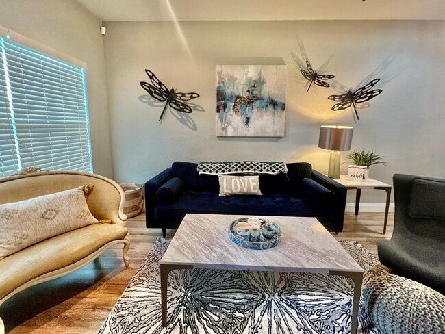 Building Photo - 3 Bedroom / 2 Bathroom super cute house for lease!