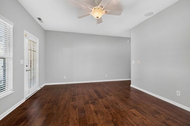 Building Photo - Unique Centennial Townhome