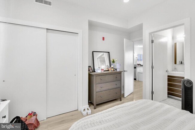 Building Photo - 385 Martin St