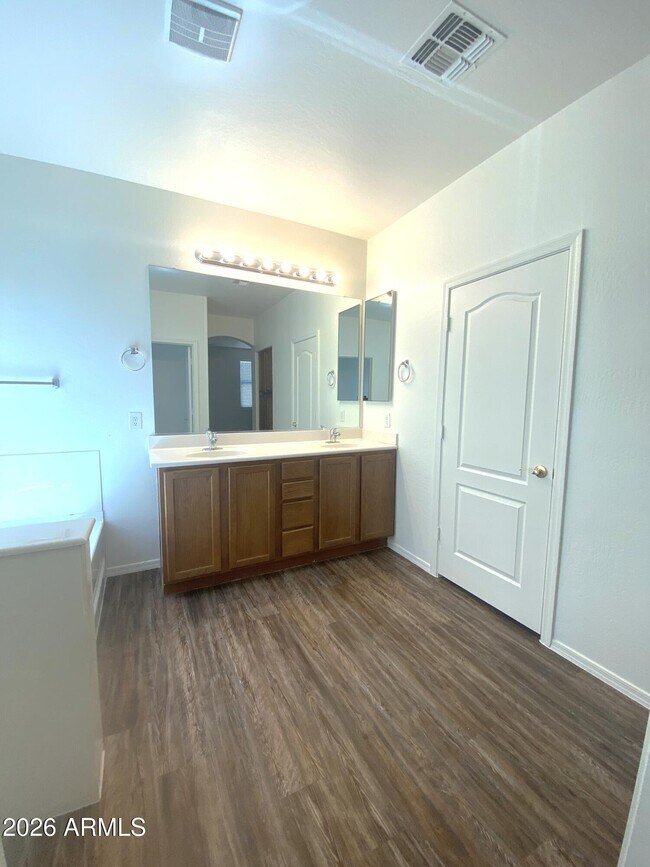 Building Photo - 8552 W Malapai Dr
