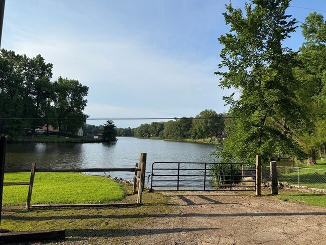 Building Photo - SPRING LAKE ADORABLE HOME with Backyard Fence