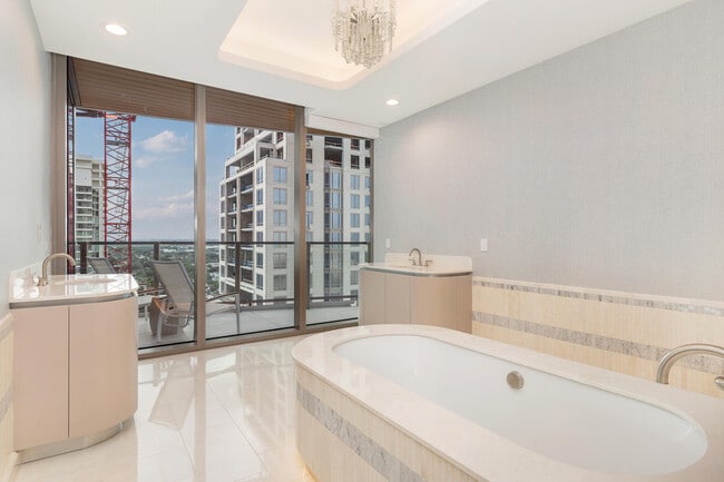 Building Photo - 1333 S Flagler Dr