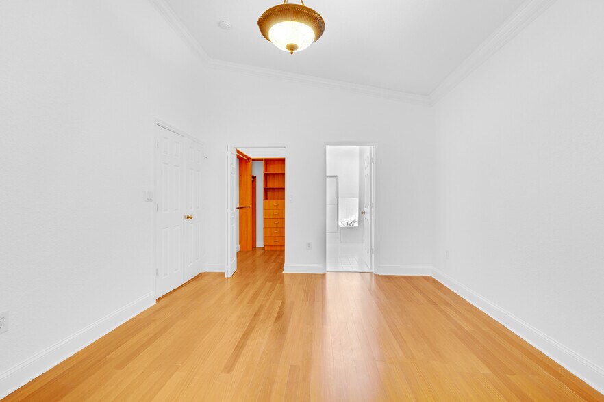 Building Photo - 5334 NW 111th Ct