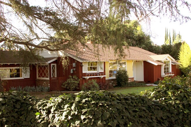 Primary Photo - 12700 Kling St