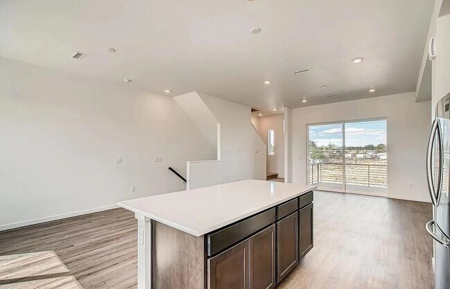 Building Photo - 6770 Raritan Dr
