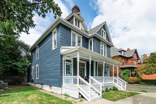 Building Photo - 254 W Poplar Ave