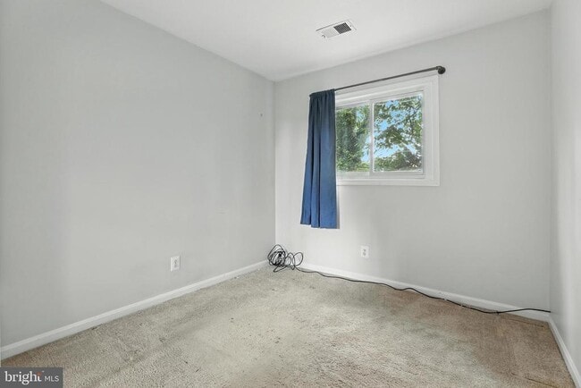 Building Photo - 4717 6th St NE