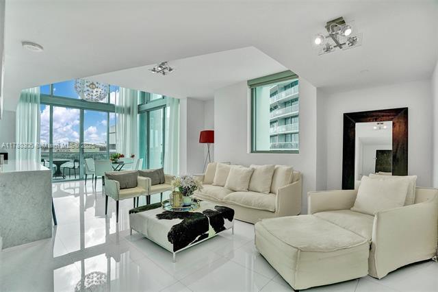 Building Photo - 900 Biscayne